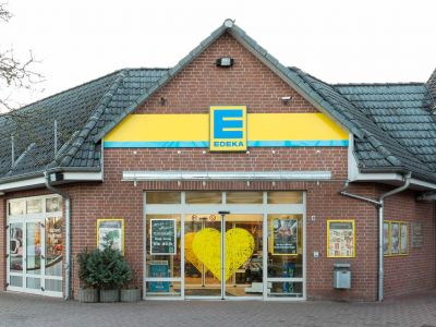 Eingang von EDEKA-Neukauf Simone Kornberger