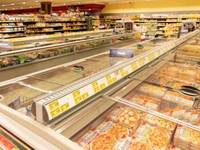 Kühlabteilung von EDEKA-Neukauf Simone Kornberger
